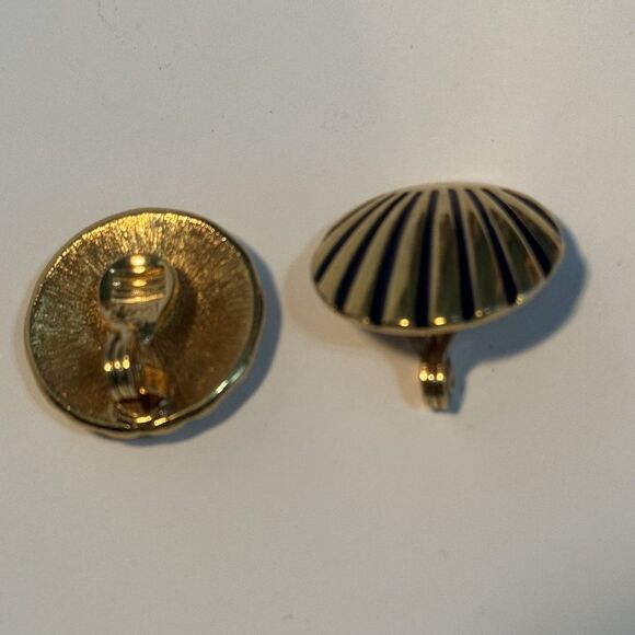Vintage Earrings Black Enamel Gold Tone Clip-On Button Shell - Picture 2 of 9